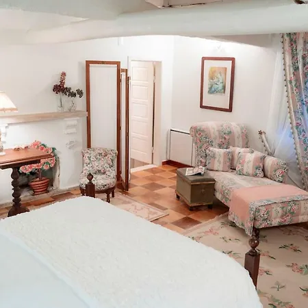 Casa De Cima - Muralha Do Castelo De *